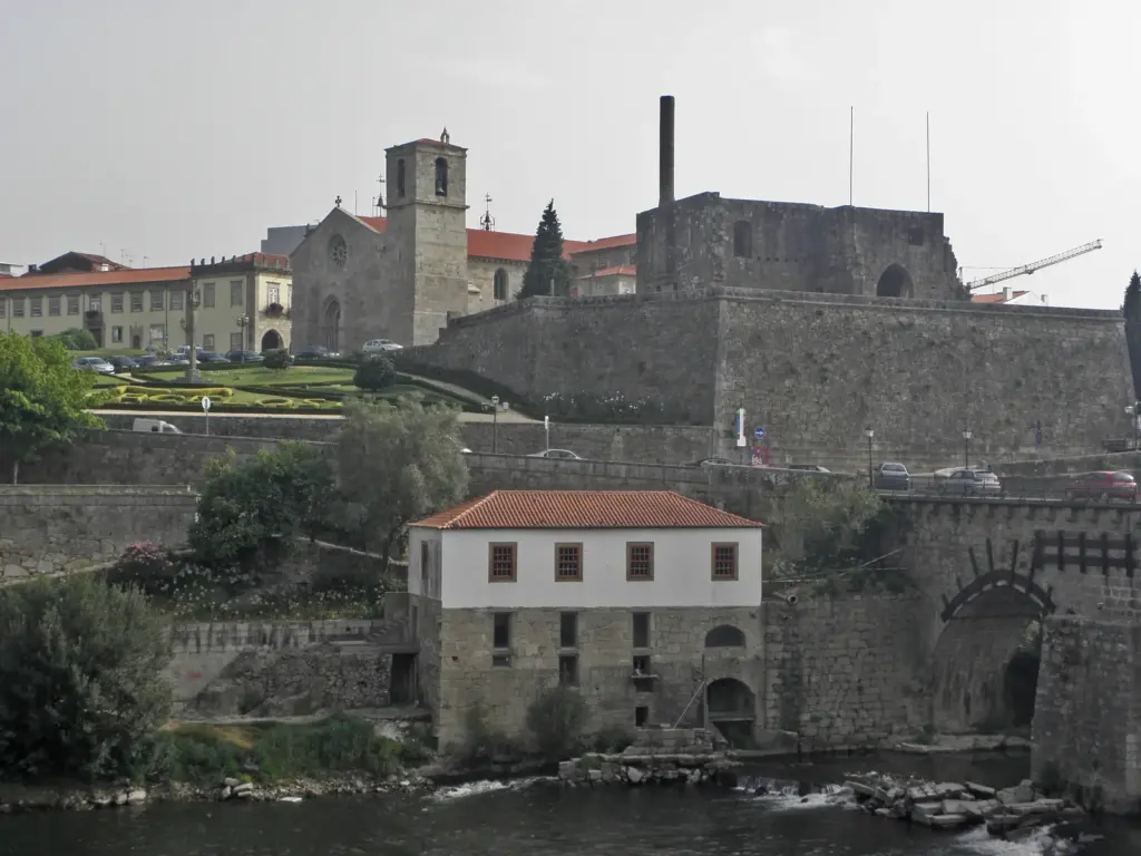 Barcelos – kakas jelkép és fazekaspiac