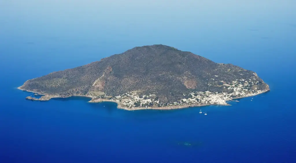 Panarea – celebsziget és ókori bronzkori romok