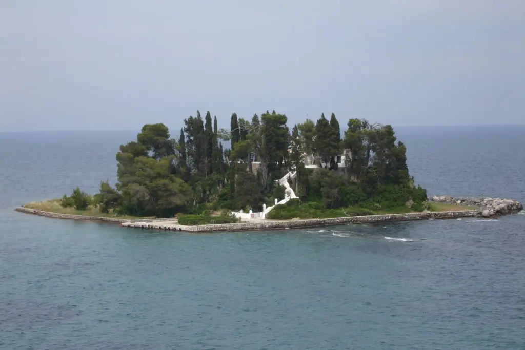 Kanoni és Pontikonissi