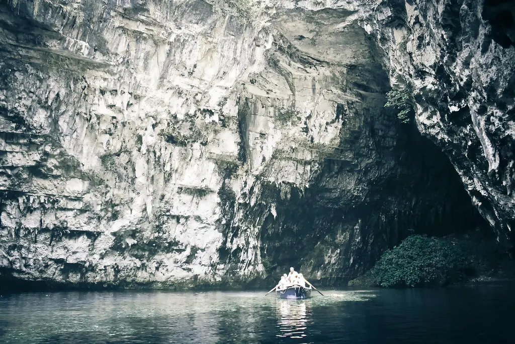Melissani-tó (föld alatti barlang)