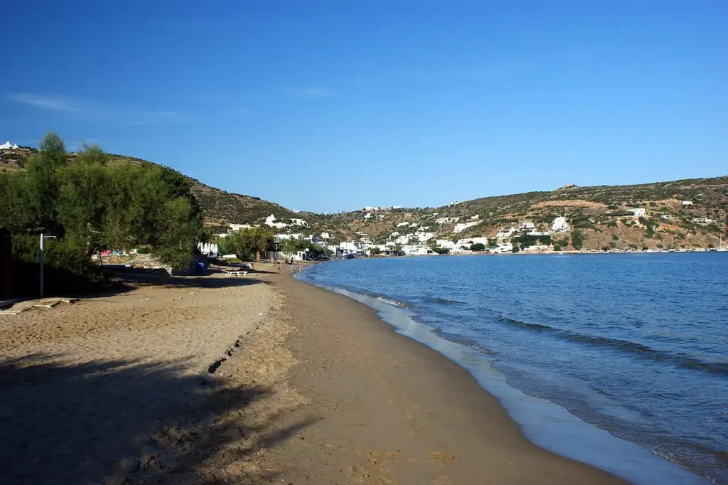 Platys Gialos strand
