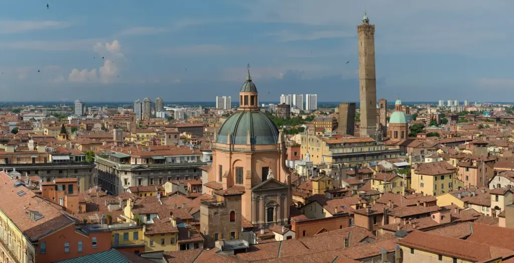 Bologna – Due Torri és portikók (UNESCO)