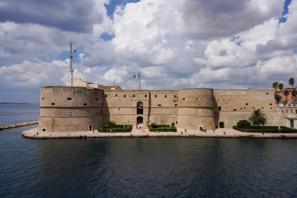 Castello Aragonese – sziklavár