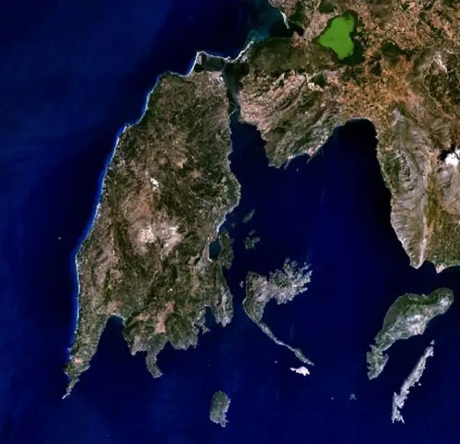 Lefkada-város – fa erkélyű egyedi építészet