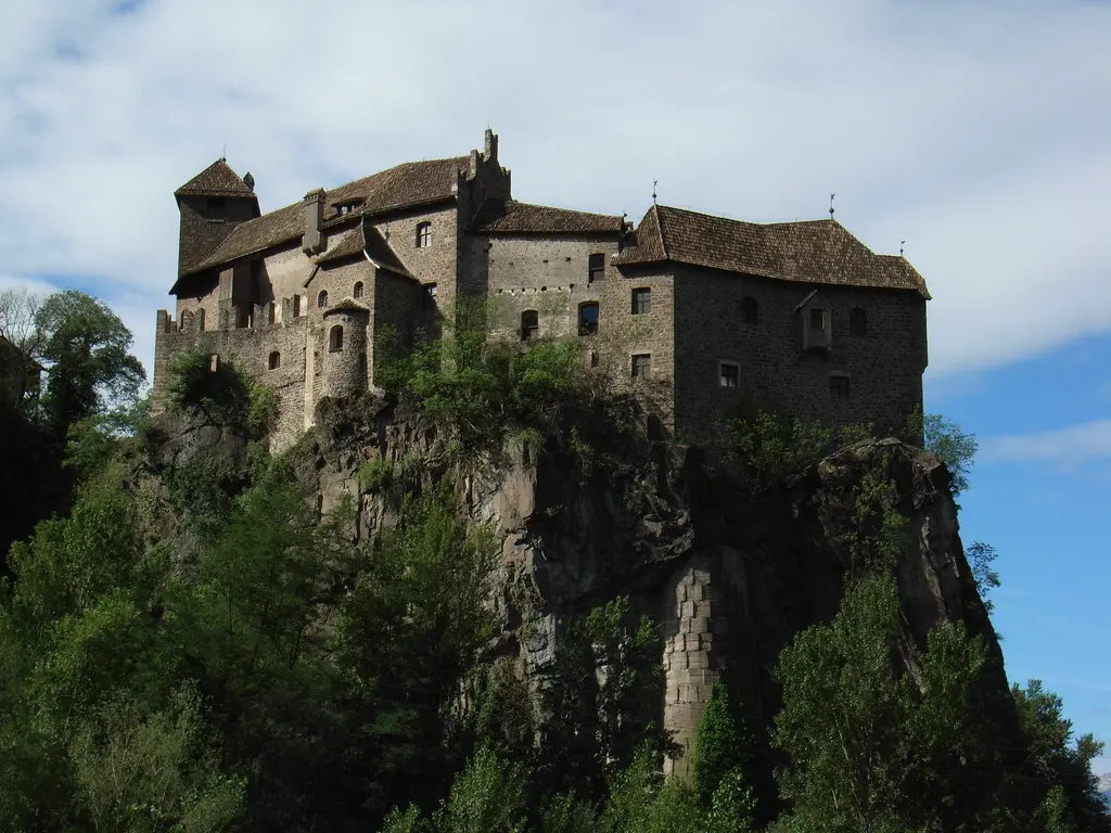 Castel Roncolo – festett középkori vár