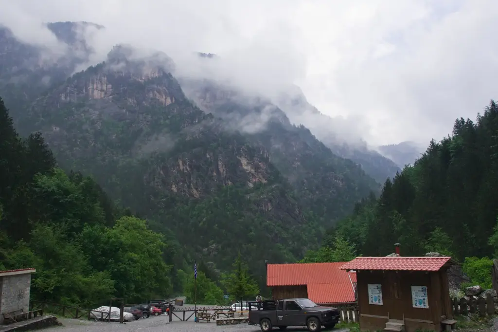 Olympos – izolált hegyi falucska (népi viselet, szokások)